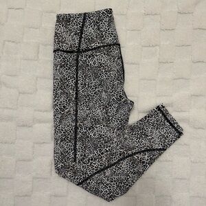 Victoria’s Secret Knockout Athletic Leggings Cheetah Print Mid Rise, Small